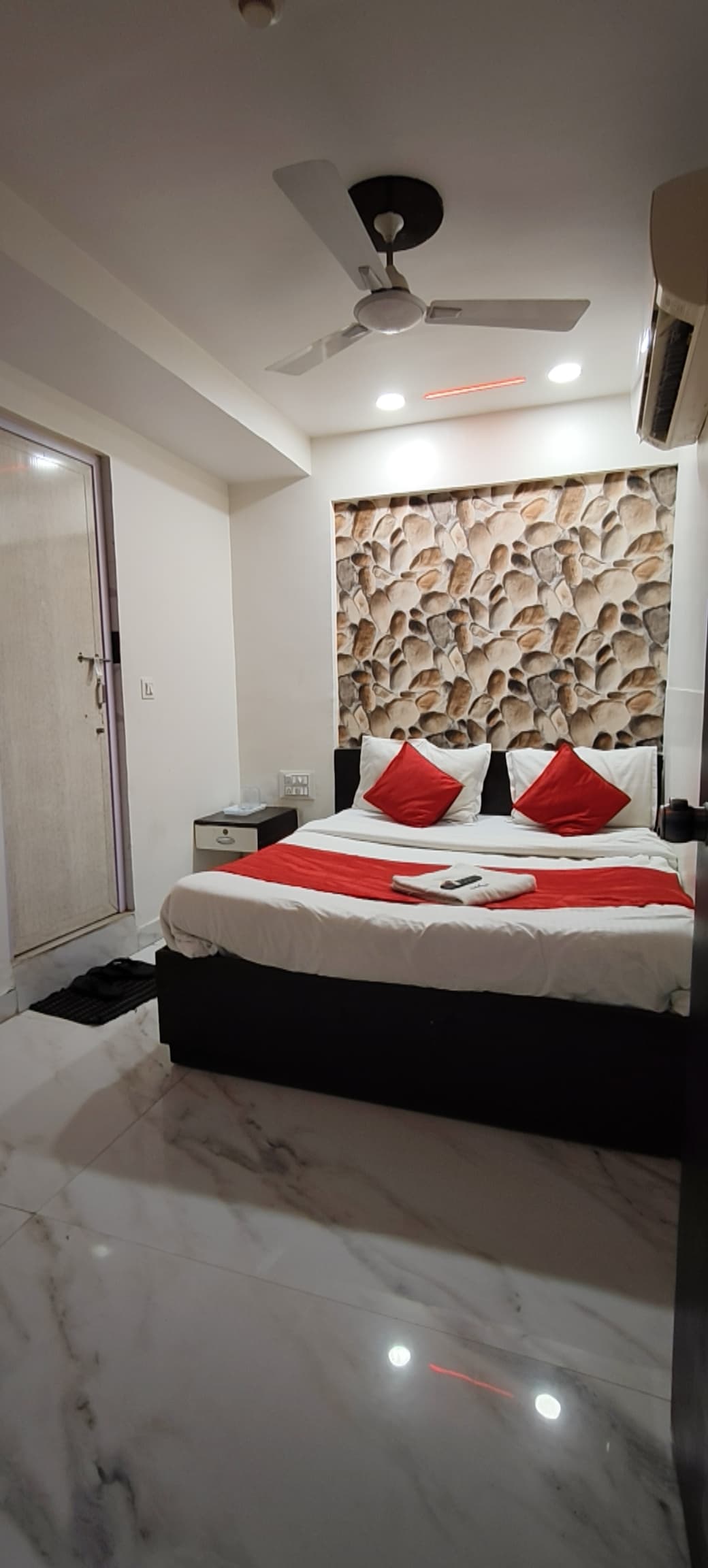 Hotel Royal Palace Nava naroda - Tap to explore photos