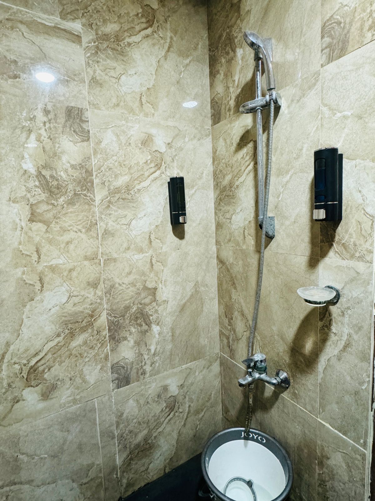 Restify luxury studio - Tap to explore photos