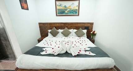 Hotel Ratan International, Raipur Room Type - Deluxe Room