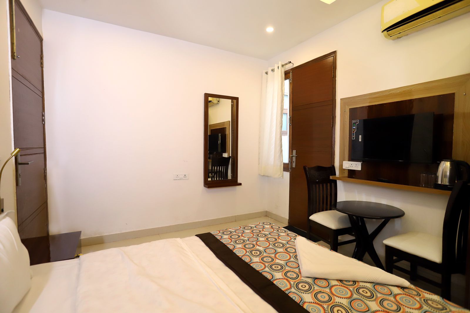 Vrindavan Guest House @South Delhi - Tap to explore photos