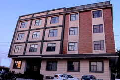 Grand Kukas Residency