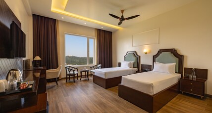 Clarks Inn Suites, Dhanbad Room Type - Premium Twin Room