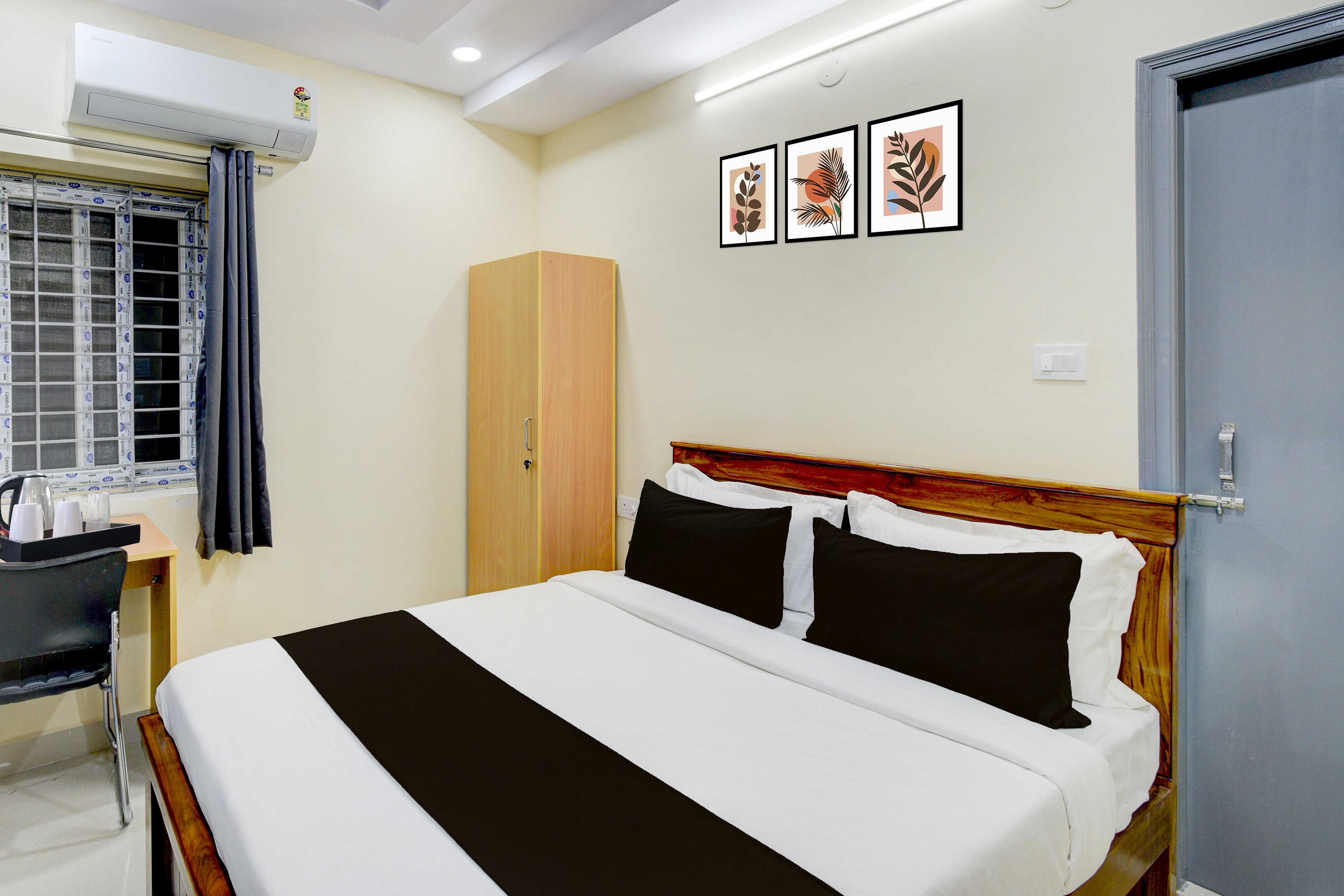 Super Townhouse Financial District Circle Hyderabad - Tap to explore photos