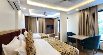 Hotel Mahesh Residency Room Type - 4 Bedded Family Room Hotel Mahesh Residency Room Type - 4 Bedded Family Room
