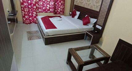 TARA PALACE Room Type - Deluxe AC Room