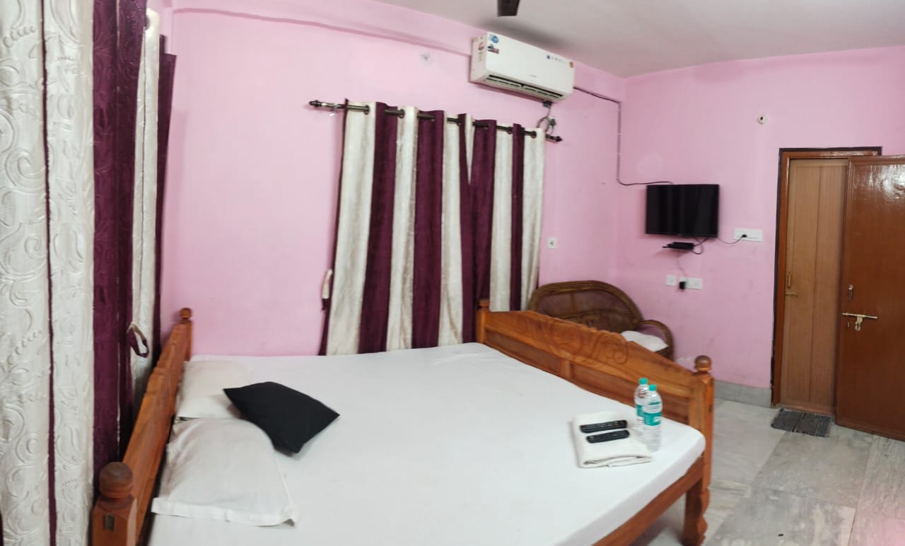 Rajlaxmi Guest House Santoshpurr - Tap to explore photos