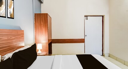 Hotel O Paradise Circle Room Type - Deluxe