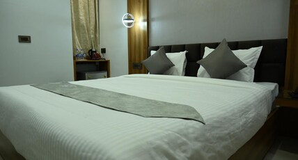 Vinayak Hotel & Restaurant Room Type - Superior Deluxe Room