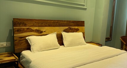 Pratap Mahal by Vihasta, Udaipur Room Type - Deluxe Room with Hill View