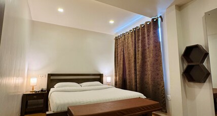 The Fratelli Guest house Room Type - Deluxe Room With Queen Bed And Free Wifi 103