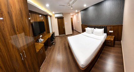 Hotel Tourist Plaza Room Type - Premier Suite Room