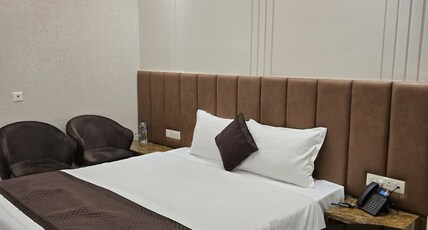 Shri sangam hotel Room Type - Deluxe room