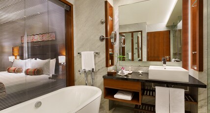Crowne Plaza Today Gurugram,an IHG Hotel Room Type - 1 King Standard Lounge Access