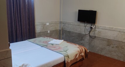 Hotel Shadow Moon Room Type - AC Standard Room