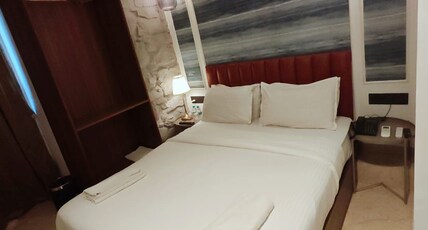 Palm Breeze Hotel - Colaba Room Type - Deluxe Room