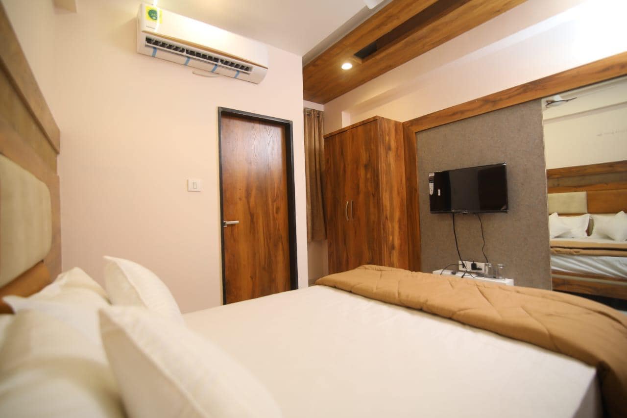 hotel leela residency - Tap to explore photos