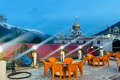 Hotel Hilltop At Mall Road With Open Terrace