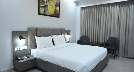 CM Royal Palace Room Type - Deluxe Room