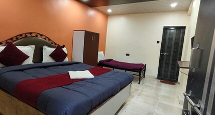 Hotel Sai Niwas Room Type - Deluxe Three Bed Room