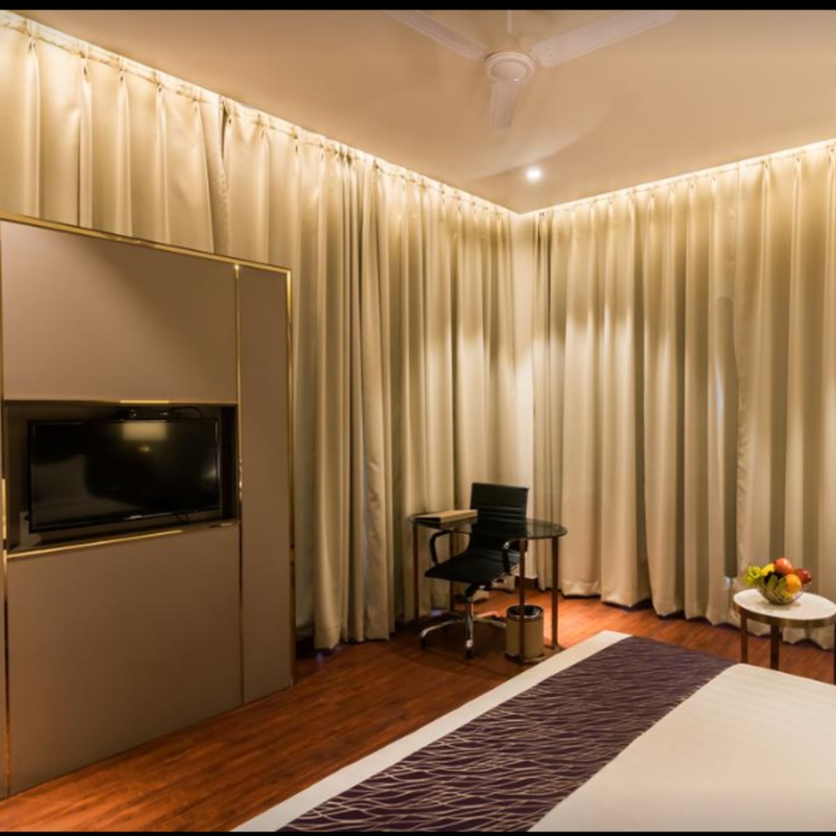 Amara Gateway Hotel - Tap to explore photos