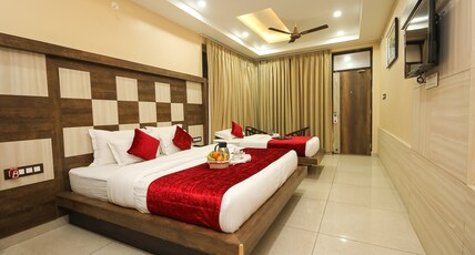 Hotel King Castle Room Type - AC (Hot & Cold) Maharaja Room with Balcony 