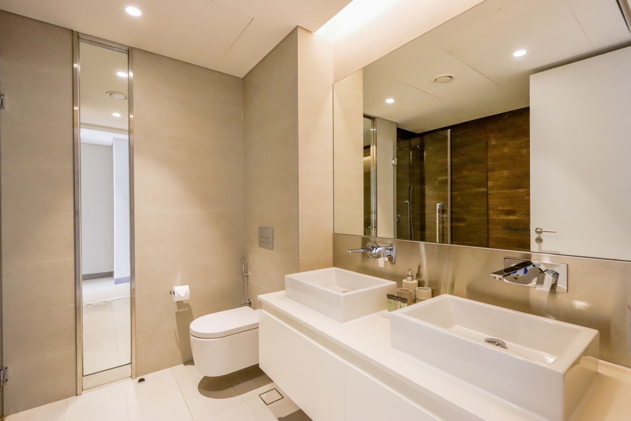 ELIVAAS Curated Suites - High-Floor Lavish 1 Bedroom - Tap to explore photos