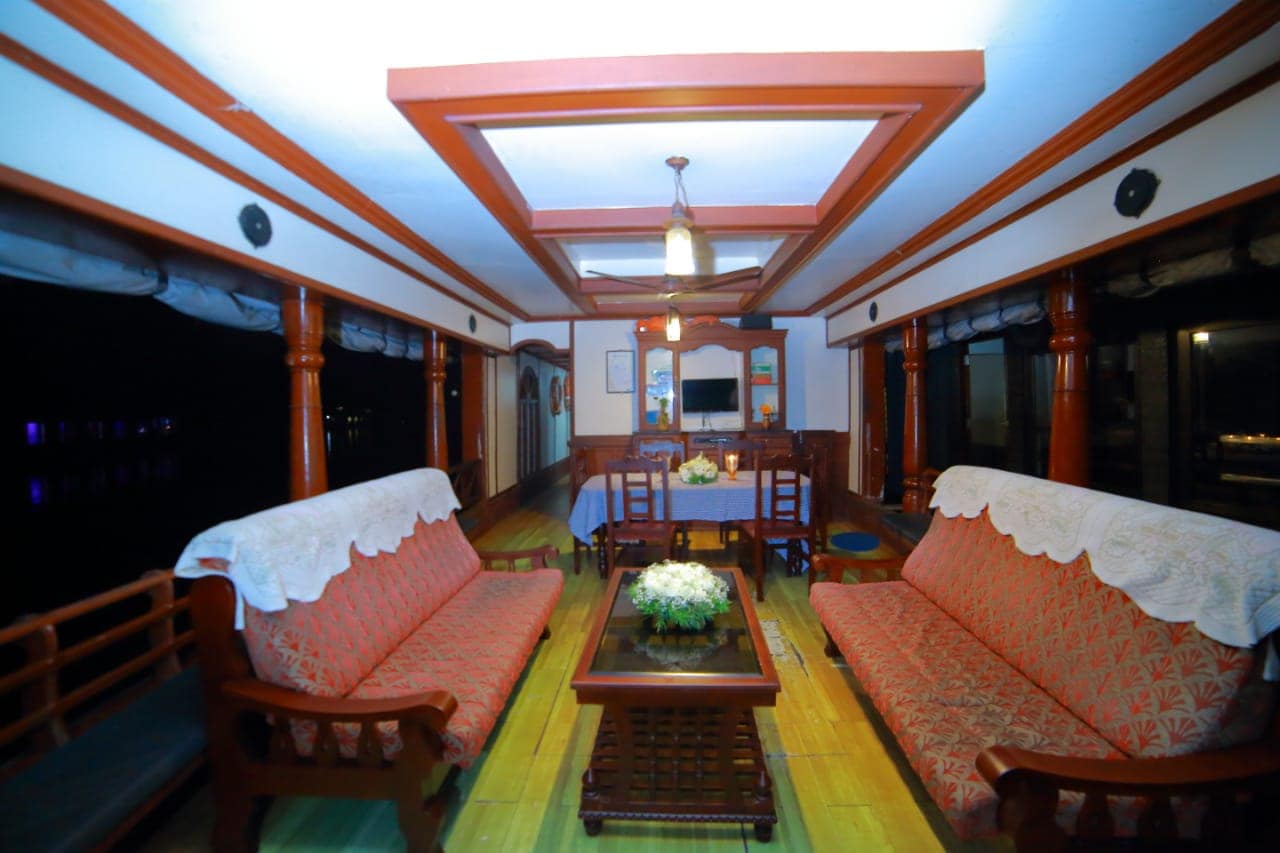 Kerala Backwater Houseboat - Tap to explore photos