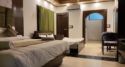 StudioZ Paradize Hills Room Type - Luxury King Suite with AC