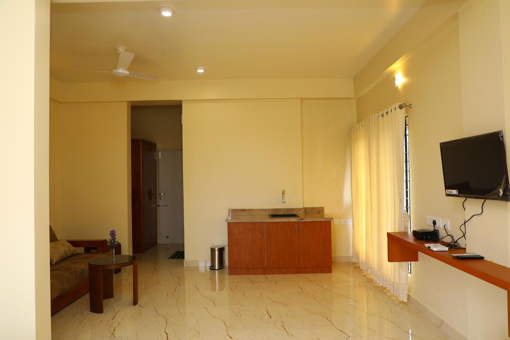 Lali Petals - Tap to explore photos