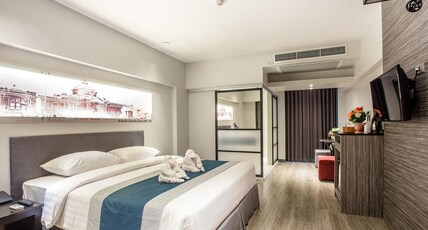 Nouvo City Hotel Room Type - Deluxe Canal Double Room