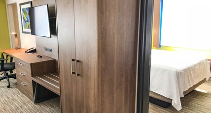Holiday Inn Express Hotel & Suites Lubbock West Room Type - 3 Queen 2 Bedroom Suite Sofa Bed