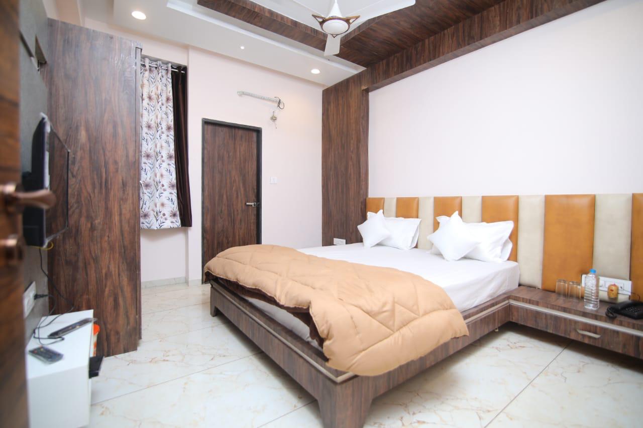 hotel leela residency - Tap to explore photos