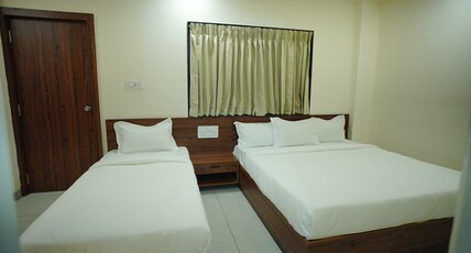 KARTHIK BHAVAN Room Type - AC THREE SHARING