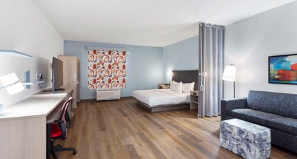 Home2 Suites by Hilton Lake Jackson Room Type - 1 KING 1BEDROOM SUITE