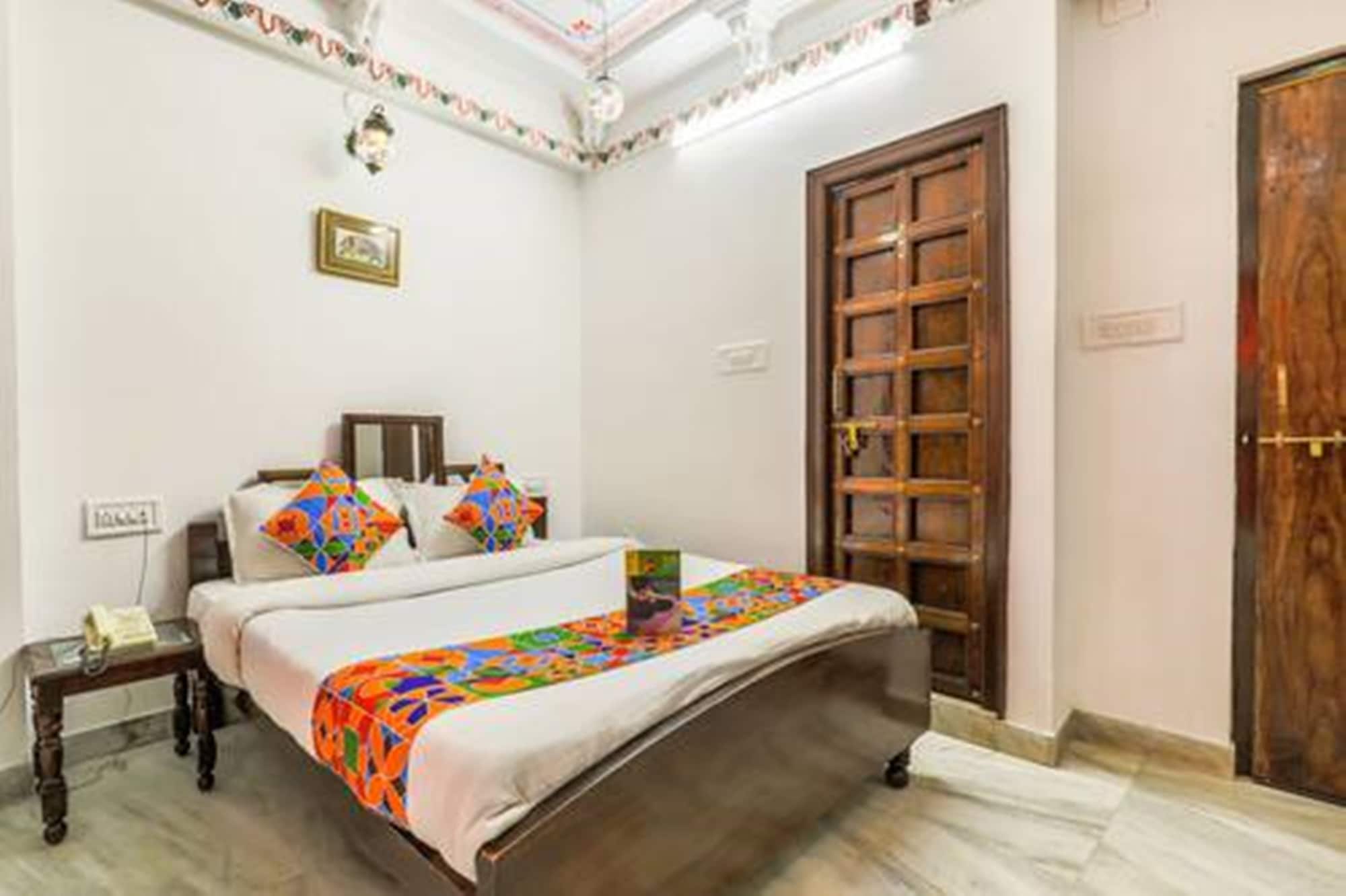 Hotel Pichola Haveli (Lake Side) - Tap to explore photos