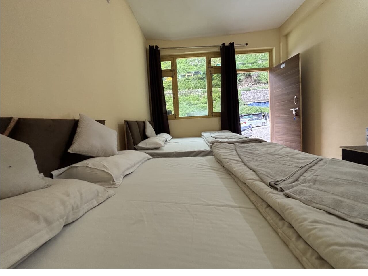AP Residency - 100mt From Yamunotri Trek - Tap to explore photos
