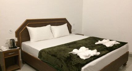 HOTEL CHELSEA PALACE Room Type - Deluxe AC