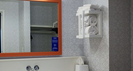 Hampton Inn Lexington NC Room Type - 1 KNG ACCESSIBLE TUB NS