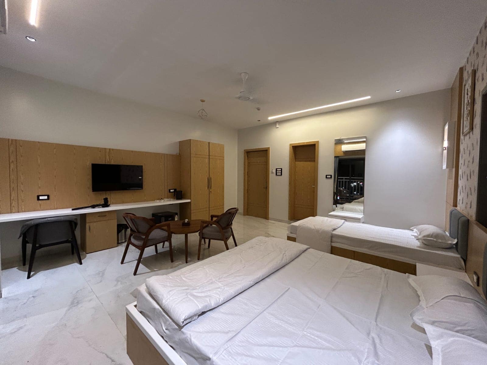 Hotel Pali Hill Resort - Tap to explore photos