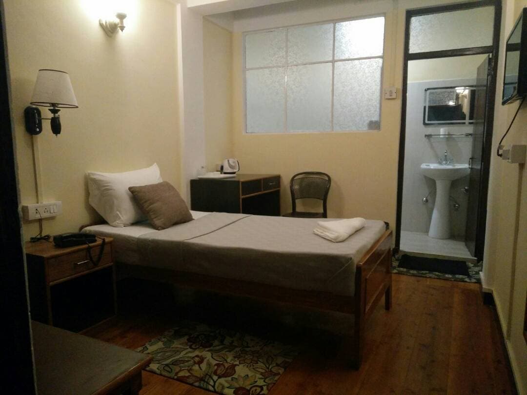 Hotel Maple Leaf - Tap to explore photos