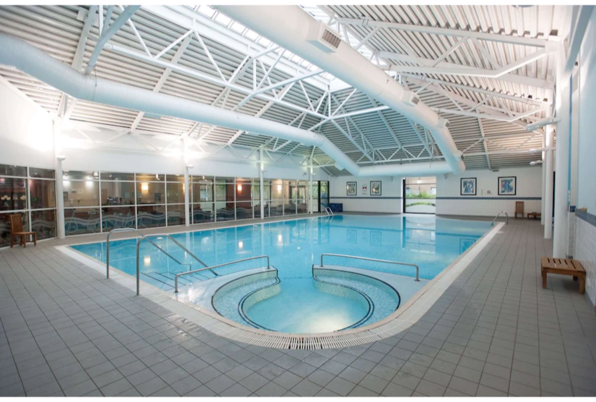 DoubleTree by Hilton Edinburgh Airport - Tap to explore photos