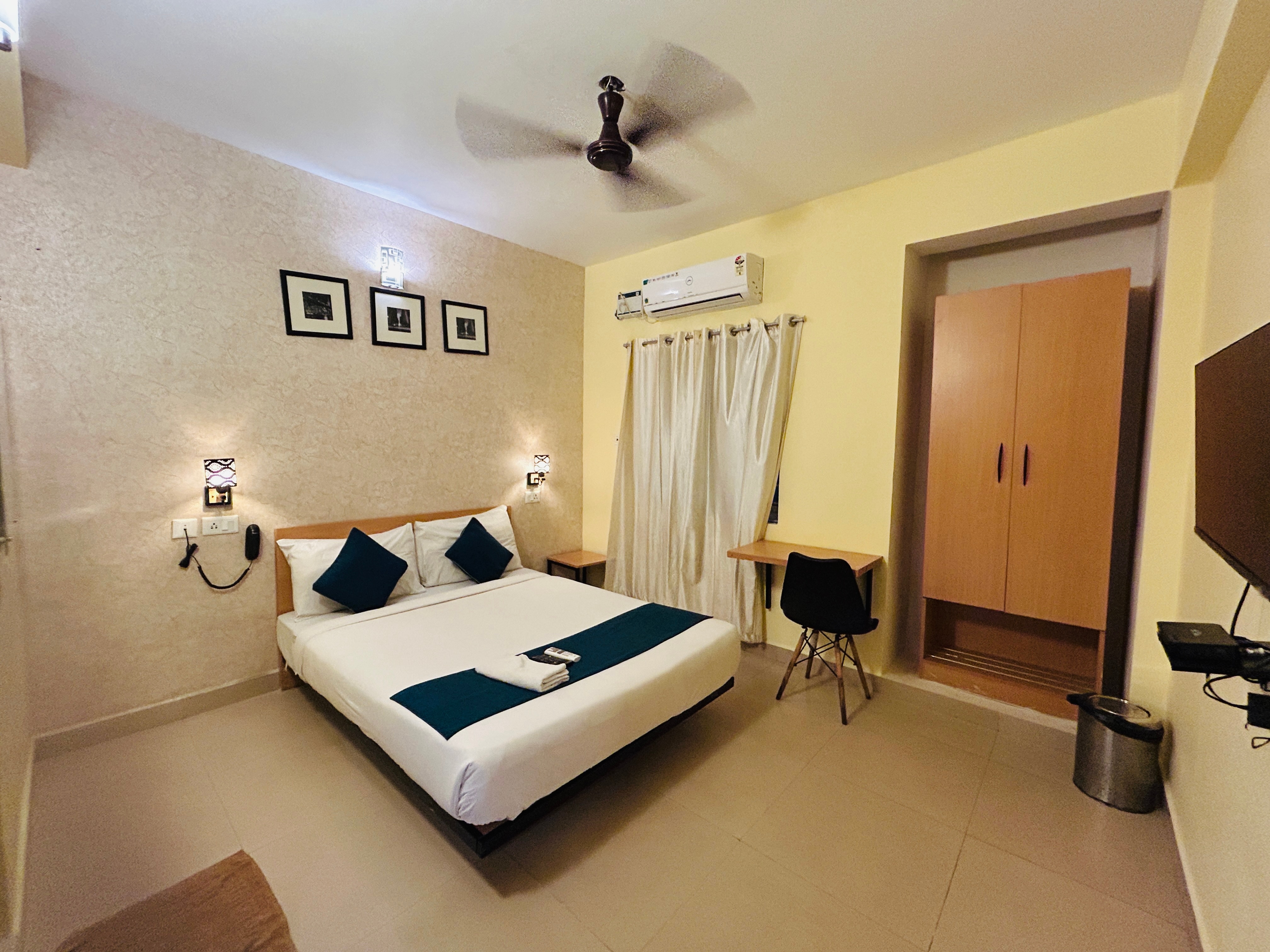 Crayons Hotel - Tap to explore photos