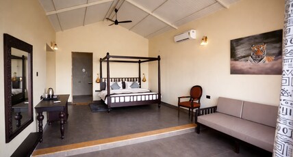 Saiprasad Tiger Resorts Room Type - Honeymoon Suite With Jacuzzi Room