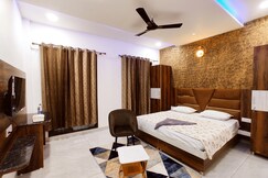 THE VELVET Premium Suits