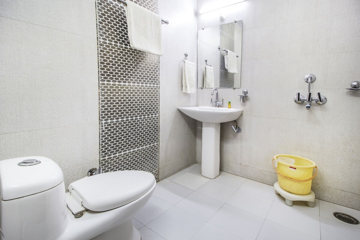 Mayfair Hotel - Tap to explore photos