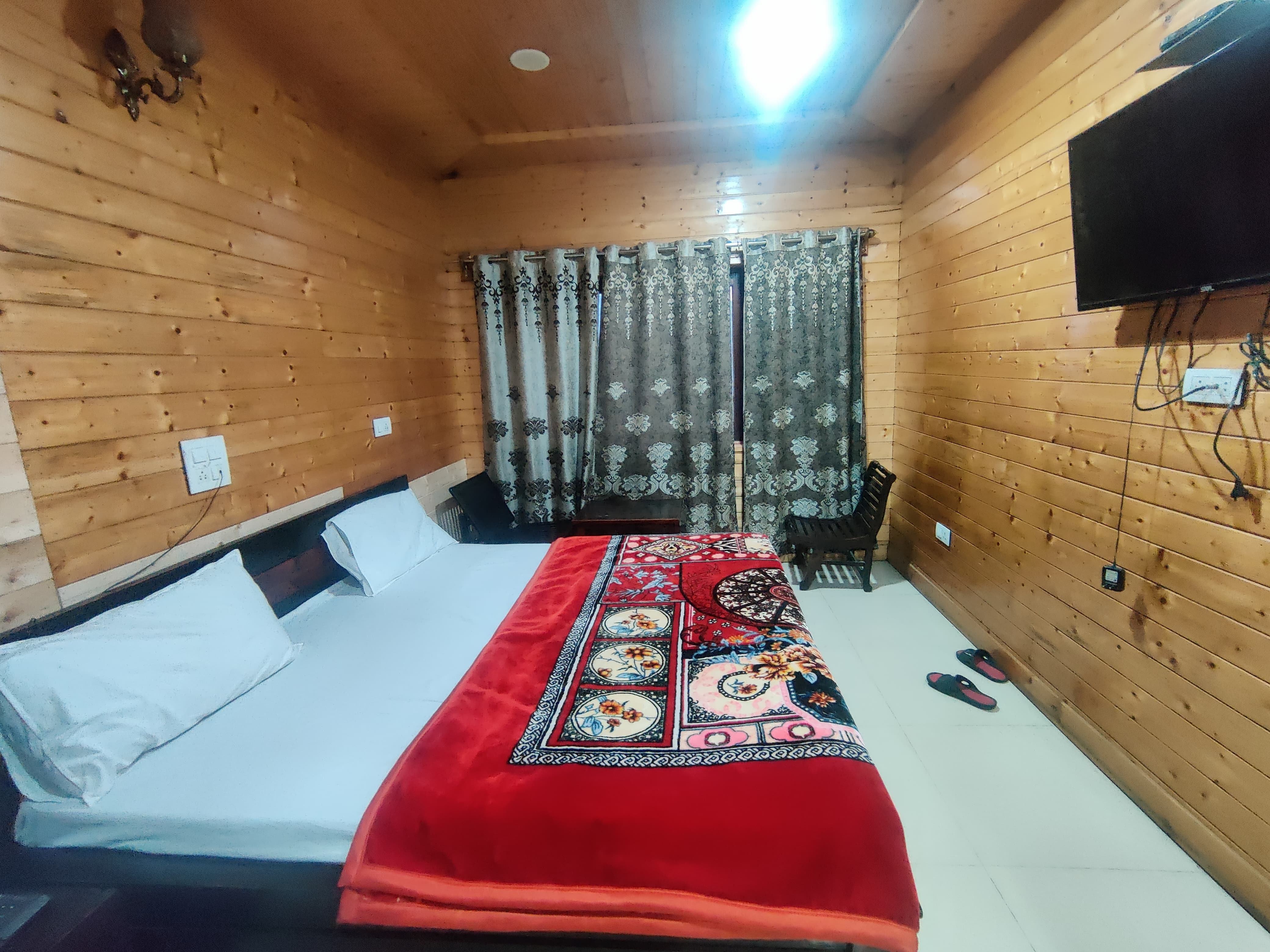 Pinez Guest House - Tap to explore photos