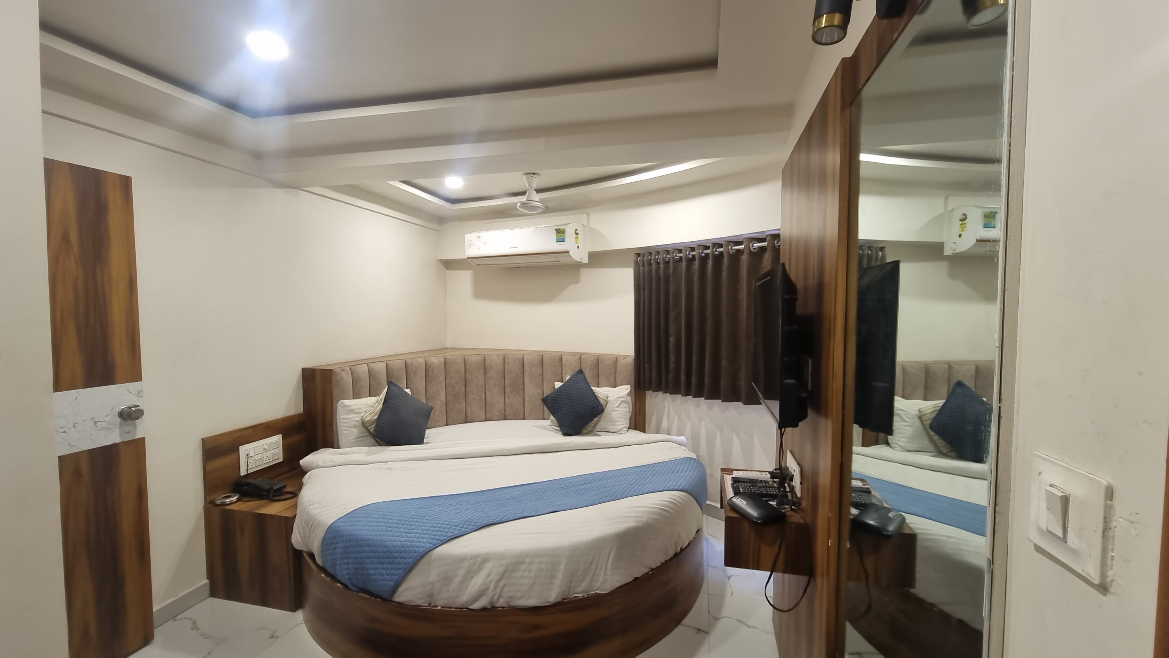 HOTEL ROYAL GRAND - Tap to explore photos