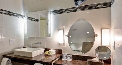 The Cincinnatian Hotel Curio Collection by Hilton Room Type - 1KING BED W WHIRLPOOL BATH