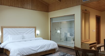 Snow Flakes Resort And Spa Centrally Heated Luxury Resort Room Type - Royal Suite (with Jacuzzi and Private Balcony)