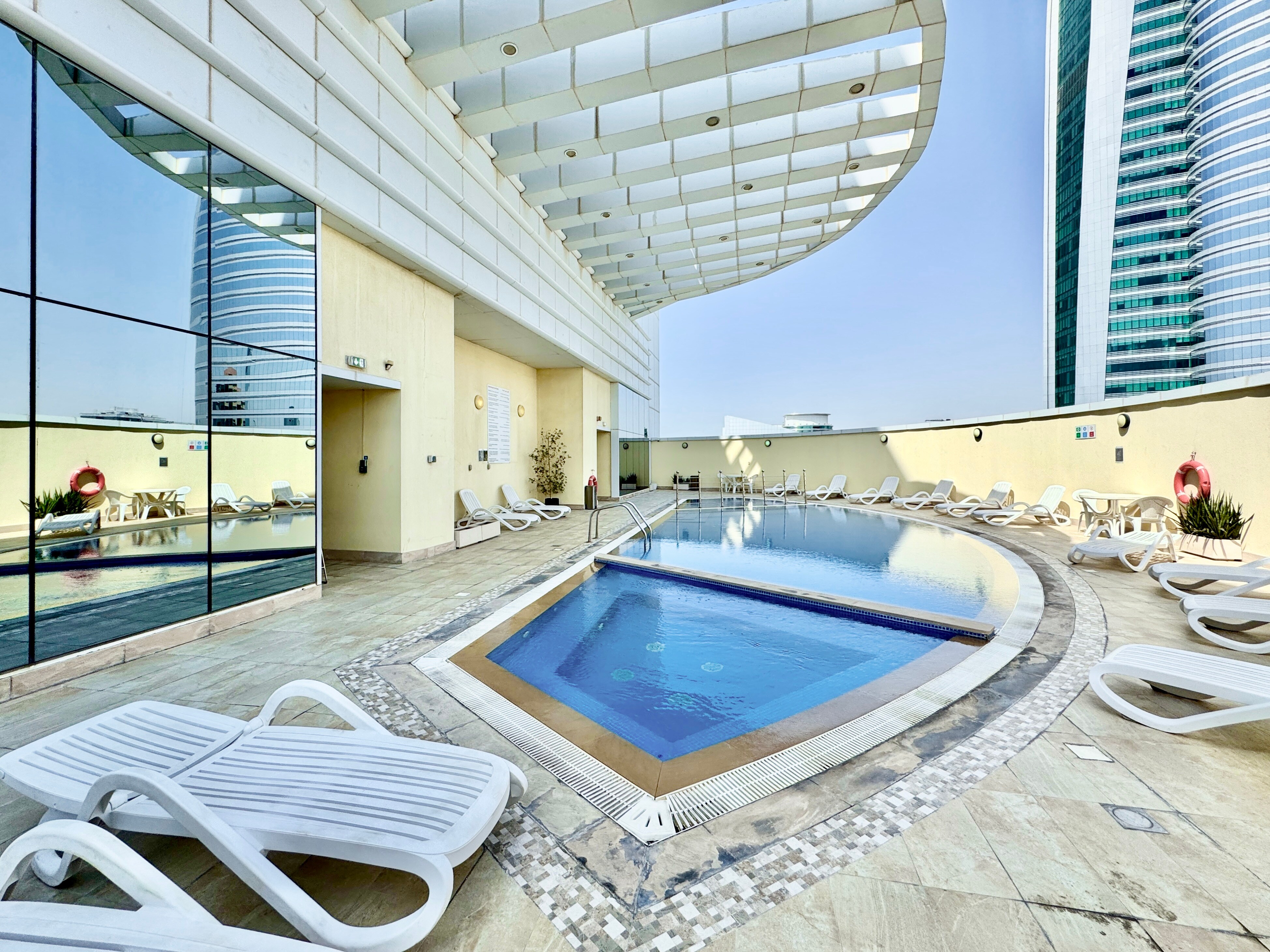 Cosmos Living Elegant Studio Near Dubai Marina - Tap to explore photos